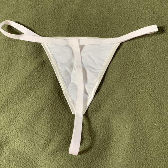 New beautiful bustier w/ matching thong. Approx. 13.5, expands approx. 4 in. - Picture 10 of 10